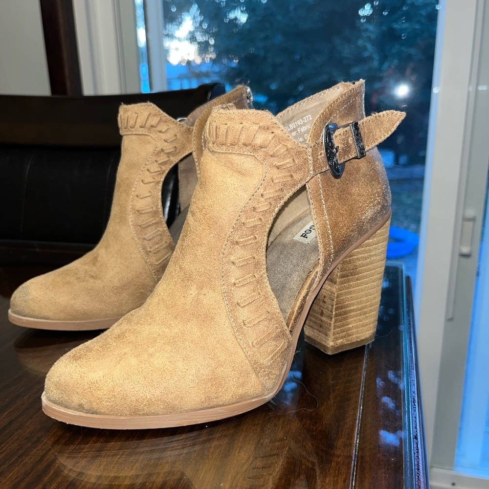 Fall heel boots